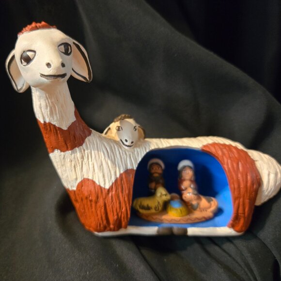 Small Clay Made in Peru Nativity Scene Alpaca - Picture 1 of 3